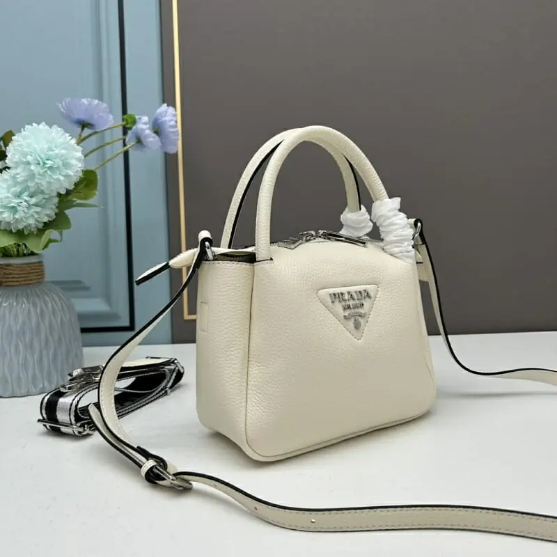 prada aaa qualite sac a main  pour femme s_12107331